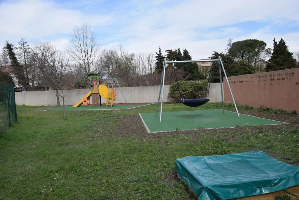 Le Petit Bonheur - Place Parking Privee - Clim - Terrasse - Piscine Partagee - Proche Parc Spirou Saint-Saturnin-lès-Avignon Zewnętrze zdjęcie