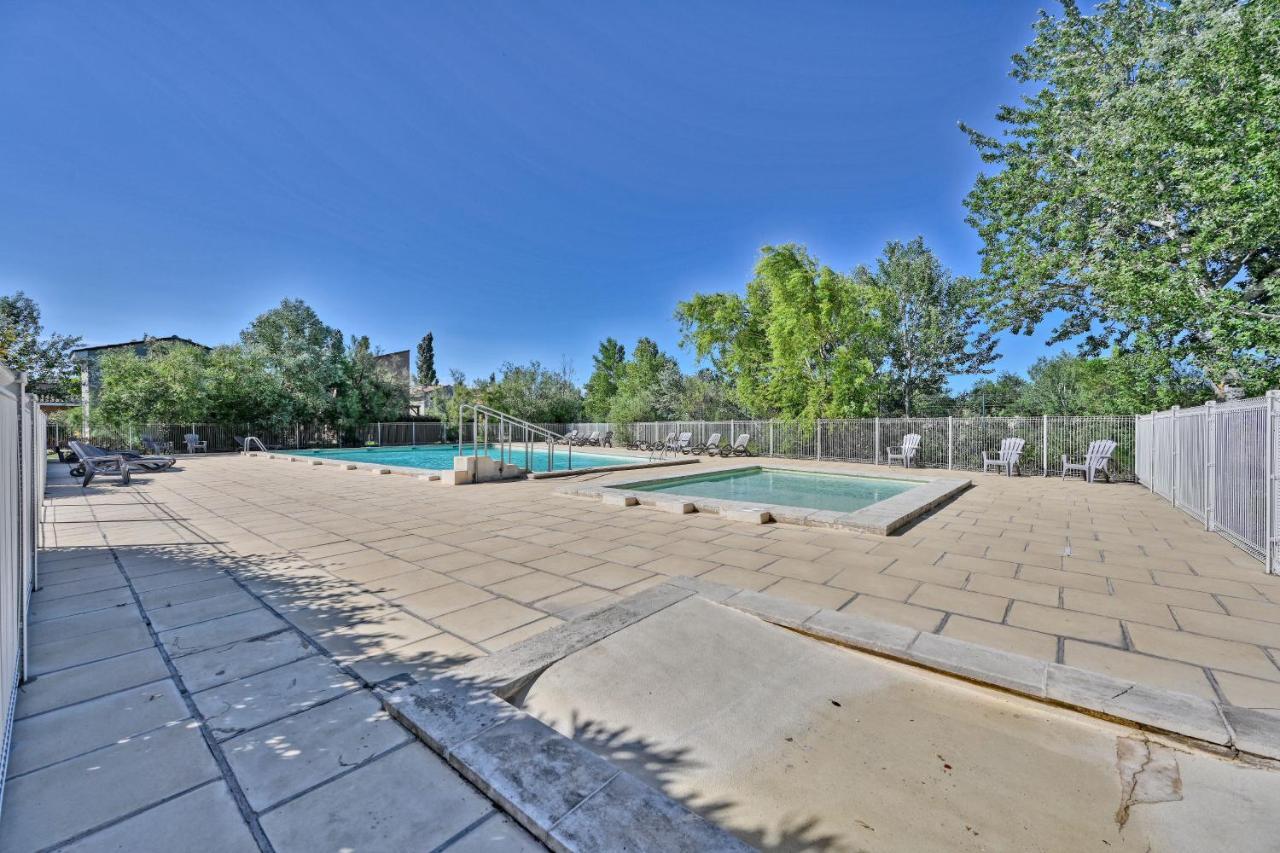 Le Petit Bonheur - Place Parking Privee - Clim - Terrasse - Piscine Partagee - Proche Parc Spirou Saint-Saturnin-lès-Avignon Zewnętrze zdjęcie