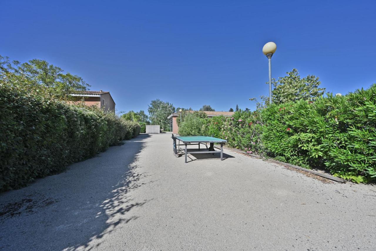 Le Petit Bonheur - Place Parking Privee - Clim - Terrasse - Piscine Partagee - Proche Parc Spirou Saint-Saturnin-lès-Avignon Zewnętrze zdjęcie